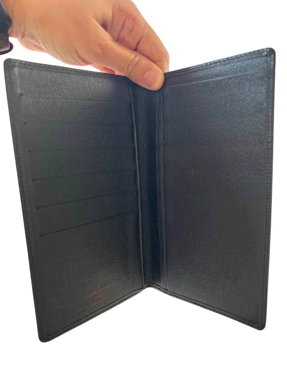 Louis Vuitton Brazza wallet made from black Epi leather🖤